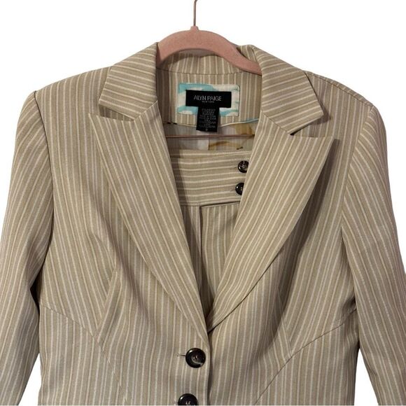 Alyn Paige New York Pinstripe Beige Dress Pants and Jacket Suit Sz 8 - Picture 4 of 10